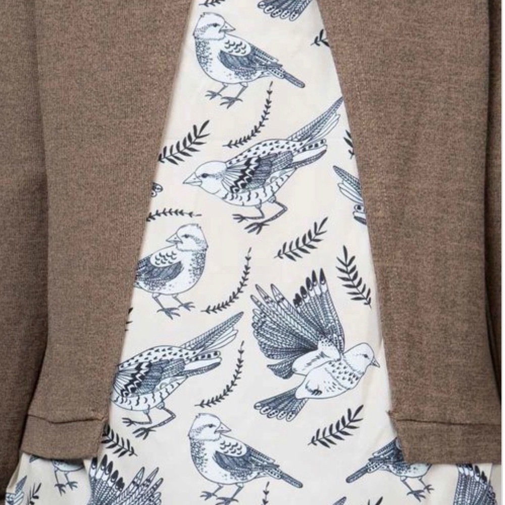 Bird print sweater with peakaboo vent - Picture 8 of 8